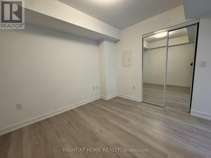 326 - 3 STRATHGOWAN AVENUE, Toronto (Lawrence Park South), Ontario, M4N1B8