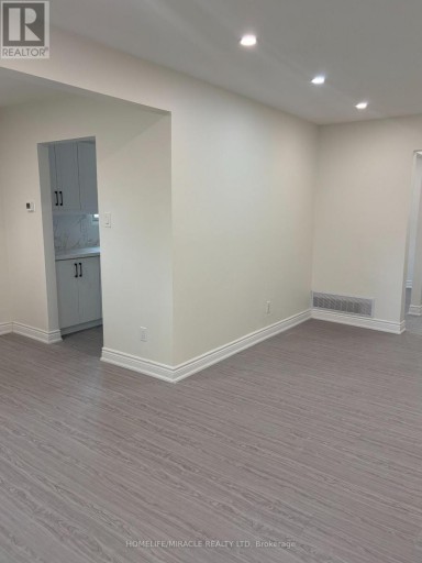 44 SYLVIA STREET, Barrie (Grove East), Ontario, L4M5J4