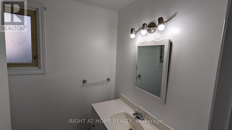 LOWER UNIT - 43 GLENAYR PLACE, Welland (N. Welland), Ontario, L3C3M6