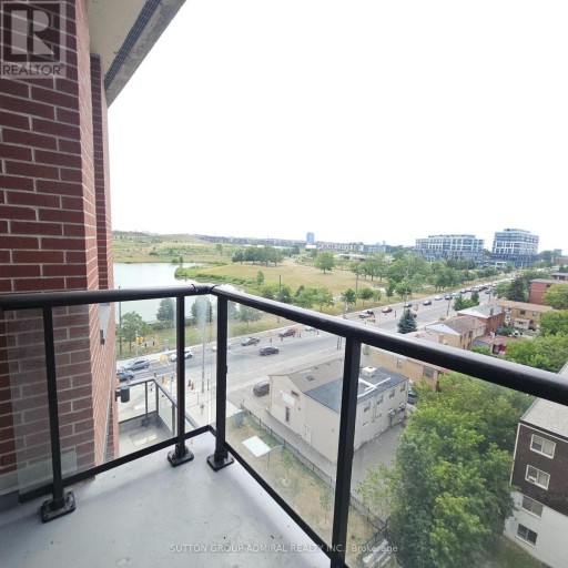 816 - 3100 KEELE STREET, Toronto (Downsview-Roding-CFB), Ontario, M3M0E1