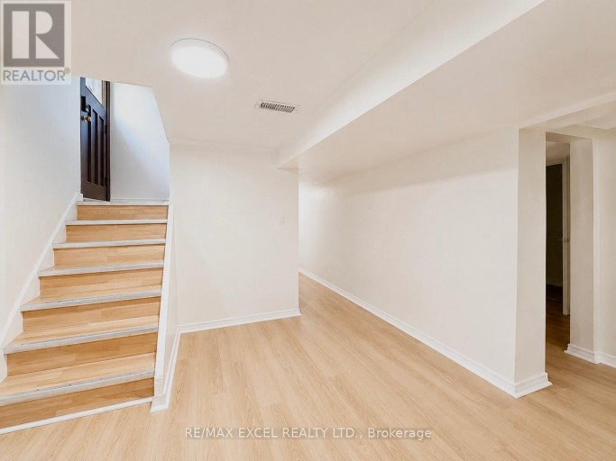LOWER - 39 COMMONS DRIVE, Toronto (Tam O'Shanter-Sullivan), Ontario, M1T1E3