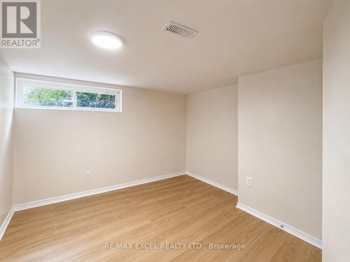 LOWER - 39 COMMONS DRIVE, Toronto (Tam O'Shanter-Sullivan), Ontario, M1T1E3