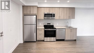 1016 - 4010 EGLINTON AVENUE W Toronto (Humber Heights) Ontario photo 2