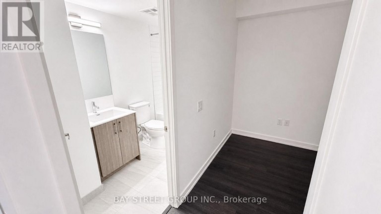 1016 - 4010 EGLINTON AVENUE W, Toronto (Humber Heights), Ontario, M9A0G5