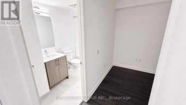 1016 - 4010 EGLINTON AVENUE W Toronto (Humber Heights) Ontario photo 4