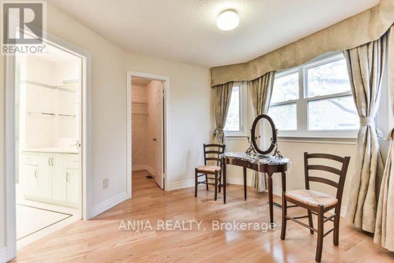 11 BERKELEY COURT, Markham (Unionville), Ontario, L3R6M4