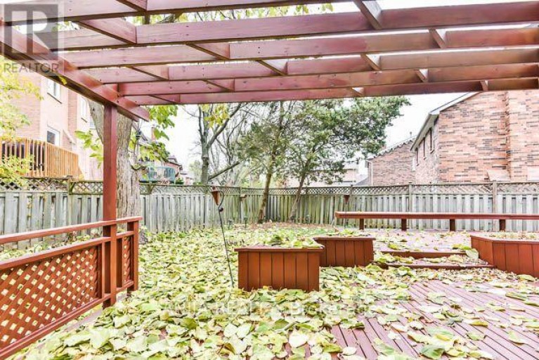 11 BERKELEY COURT, Markham (Unionville), Ontario, L3R6M4