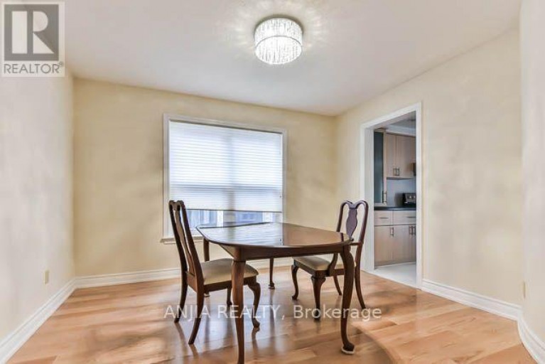 11 BERKELEY COURT, Markham (Unionville), Ontario, L3R6M4