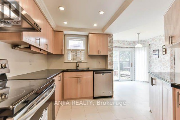 11 BERKELEY COURT, Markham (Unionville), Ontario, L3R6M4