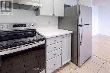 915 - 650 LAWRENCE AVENUE W Toronto (Englemount-Lawrence) Ontario photo 16
