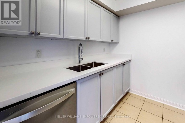 915 - 650 LAWRENCE AVENUE W, Toronto (Englemount-Lawrence), Ontario, M6A3E8