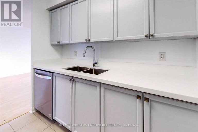 915 - 650 LAWRENCE AVENUE W, Toronto (Englemount-Lawrence), Ontario, M6A3E8