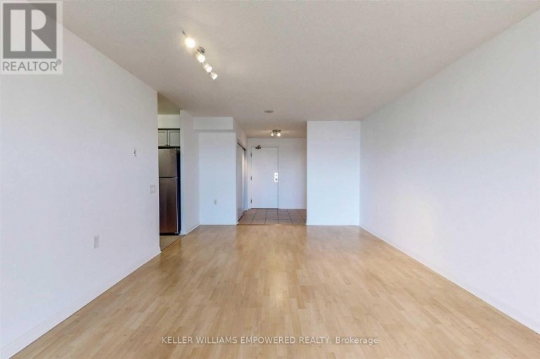 915 - 650 LAWRENCE AVENUE W, Toronto (Englemount-Lawrence), Ontario, M6A3E8