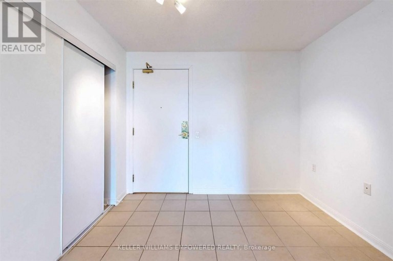915 - 650 LAWRENCE AVENUE W, Toronto (Englemount-Lawrence), Ontario, M6A3E8