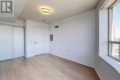 915 - 650 LAWRENCE AVENUE W Toronto (Englemount-Lawrence) Ontario photo 9