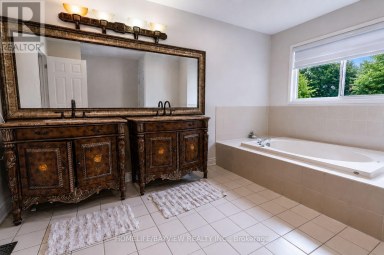 129 MCCLELLAN WAY Aurora (Aurora Highlands) Ontario photo 25