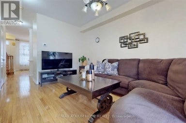 41 THISTLE AVENUE Richmond Hill (Jefferson) Ontario photo 2