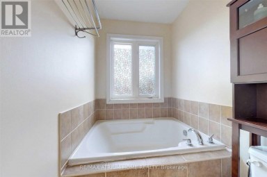 41 THISTLE AVENUE Richmond Hill (Jefferson) Ontario photo 9