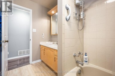 321 PARK STREET Orillia Ontario photo 16