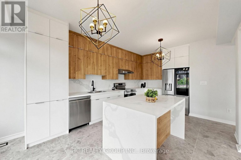 2 APPLE GROVE COURT, Vaughan (Patterson), Ontario, L6A4C2
