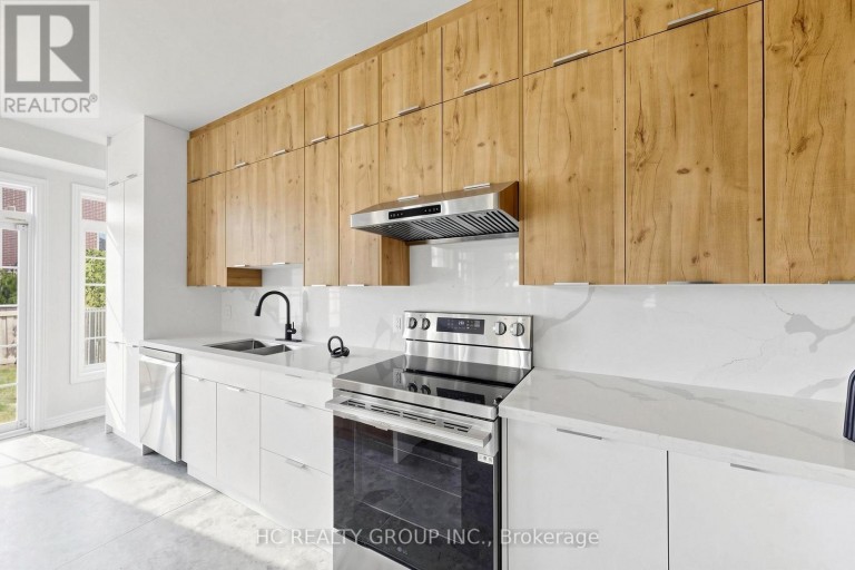 2 APPLE GROVE COURT, Vaughan (Patterson), Ontario, L6A4C2