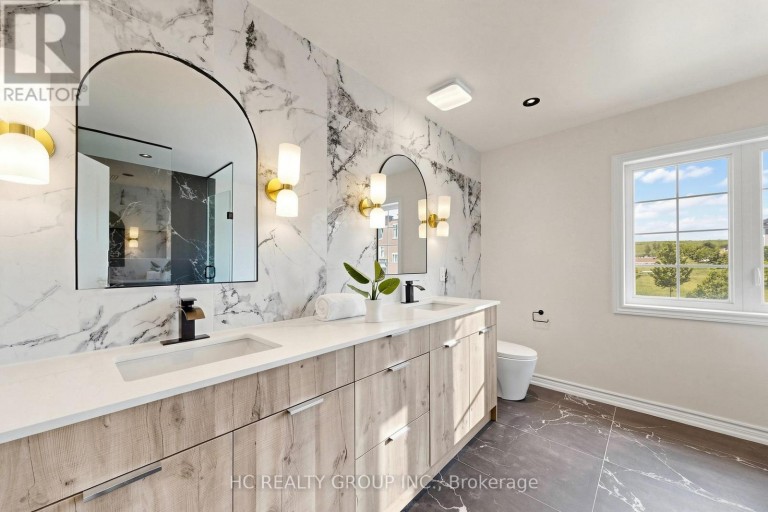 2 APPLE GROVE COURT, Vaughan (Patterson), Ontario, L6A4C2
