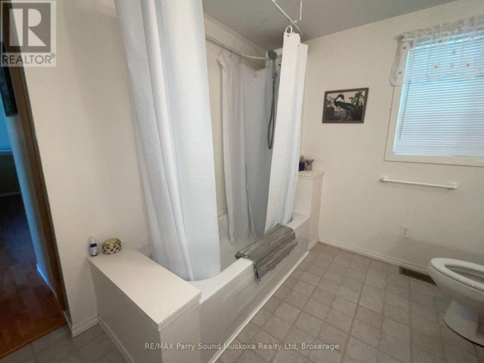 216 LONE TREE ROAD, Parry Sound Remote Area (Hardy), Ontario, P0H1S0