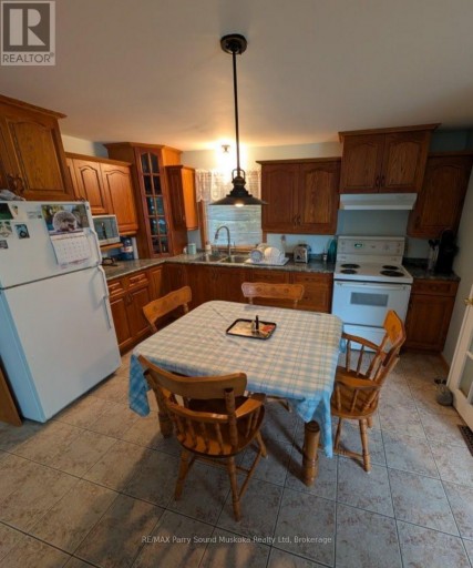 216 LONE TREE ROAD, Parry Sound Remote Area (Hardy), Ontario, P0H1S0