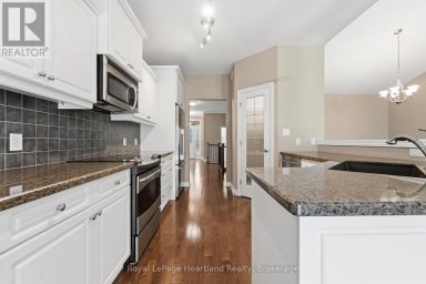 18 - 518 BLUE JAY DRIVE London North (North B) Ontario photo 11