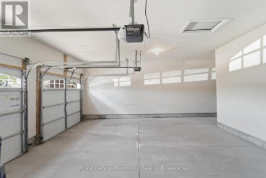 18 - 518 BLUE JAY DRIVE London North (North B) Ontario photo 25