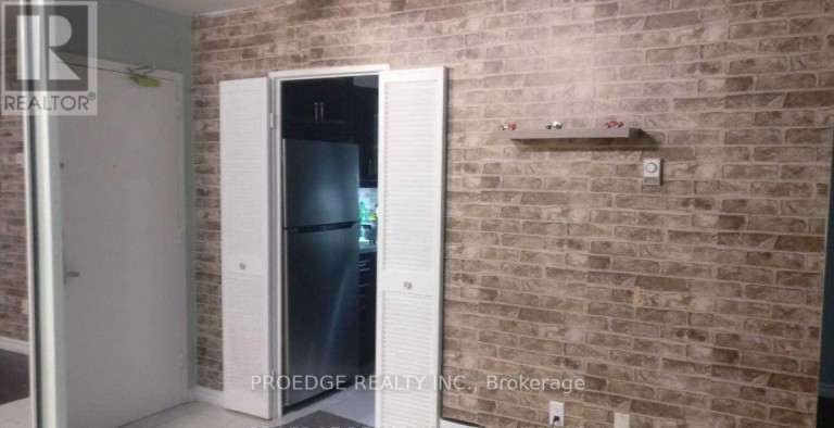 102 - 5 MASSEY SQUARE, Toronto (Crescent Town), Ontario, M4C5L6