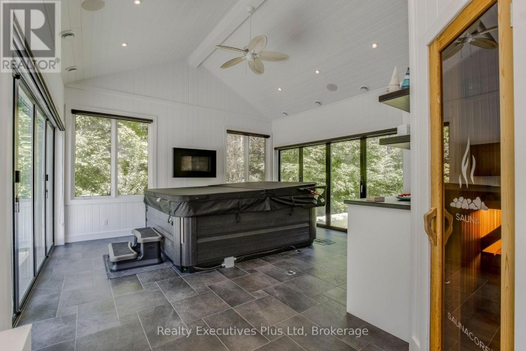 27 KINGFISHER CRESCENT, Tiny, Ontario, L0L2J0