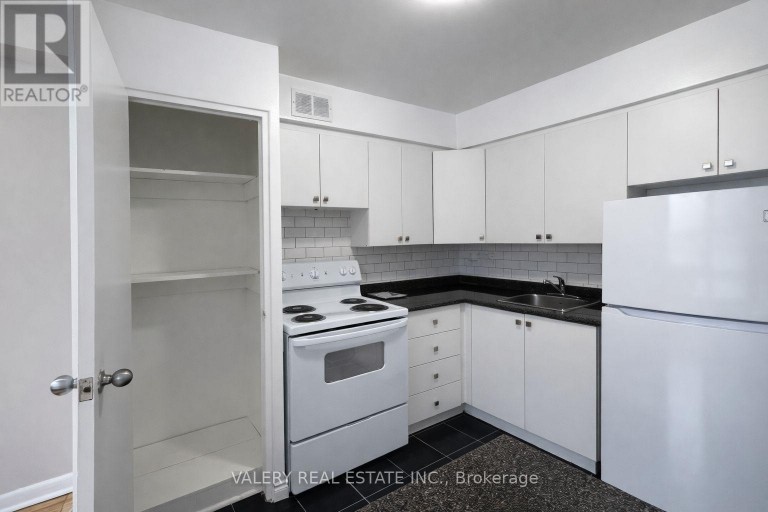 107 - 42 THORNCLIFFE PARK DRIVE, Toronto (Thorncliffe Park), Ontario, M4H1K1