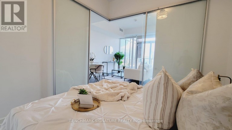 LPH 18 - 270 DUFFERIN STREET, Toronto (South Parkdale), Ontario, M6K0H8