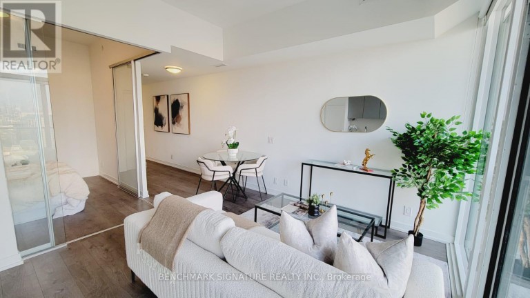 LPH 18 - 270 DUFFERIN STREET, Toronto (South Parkdale), Ontario, M6K0H8