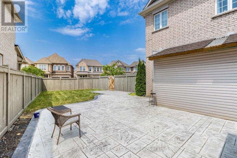110 BANBRIDGE CRESCENT, Brampton (Credit Valley), Ontario, L6X5M2