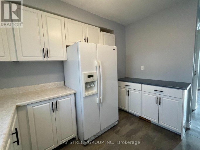 27 LINDSAY COURT, Barrie (Cundles East), Ontario, L4M6G5