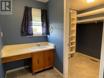 27 LINDSAY COURT Barrie (Cundles East) Ontario photo 16