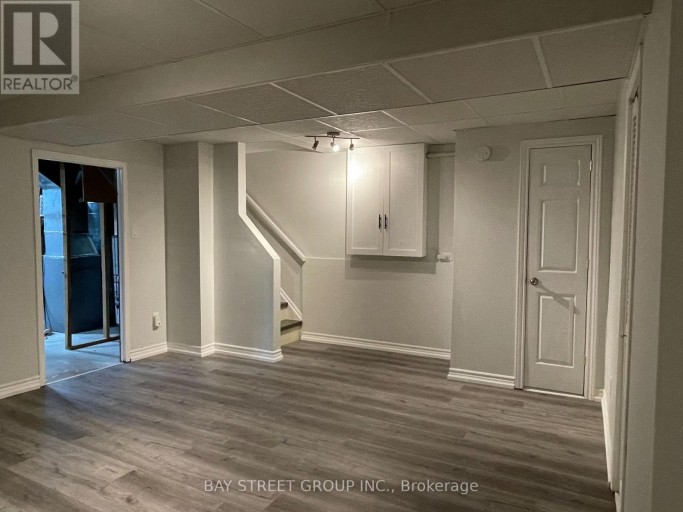 27 LINDSAY COURT, Barrie (Cundles East), Ontario, L4M6G5