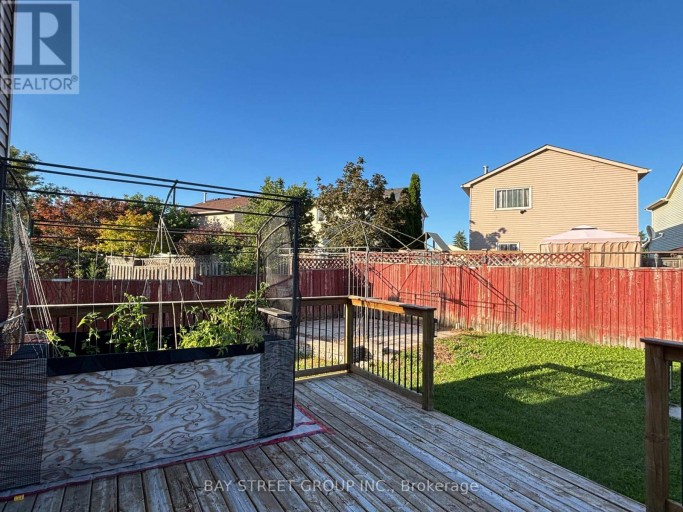 27 LINDSAY COURT, Barrie (Cundles East), Ontario, L4M6G5