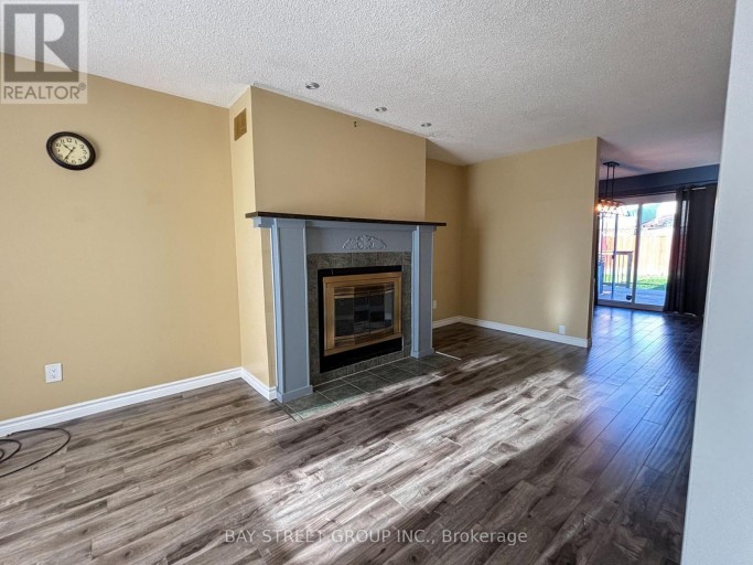 27 LINDSAY COURT, Barrie (Cundles East), Ontario, L4M6G5