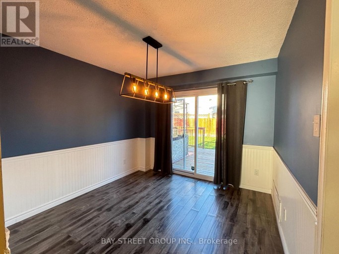 27 LINDSAY COURT, Barrie (Cundles East), Ontario, L4M6G5