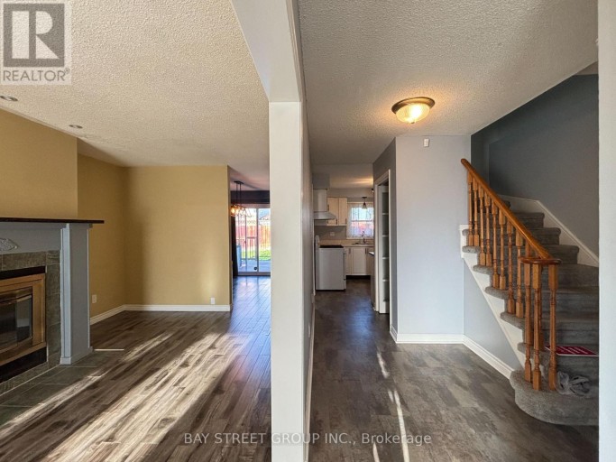 27 LINDSAY COURT, Barrie (Cundles East), Ontario, L4M6G5