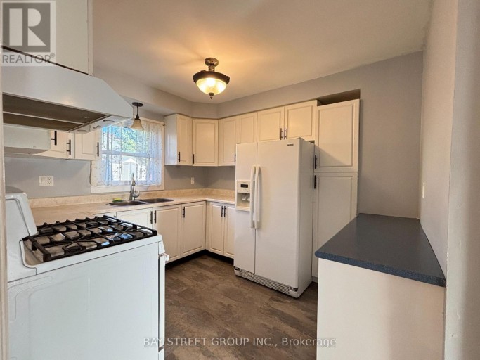 27 LINDSAY COURT, Barrie (Cundles East), Ontario, L4M6G5