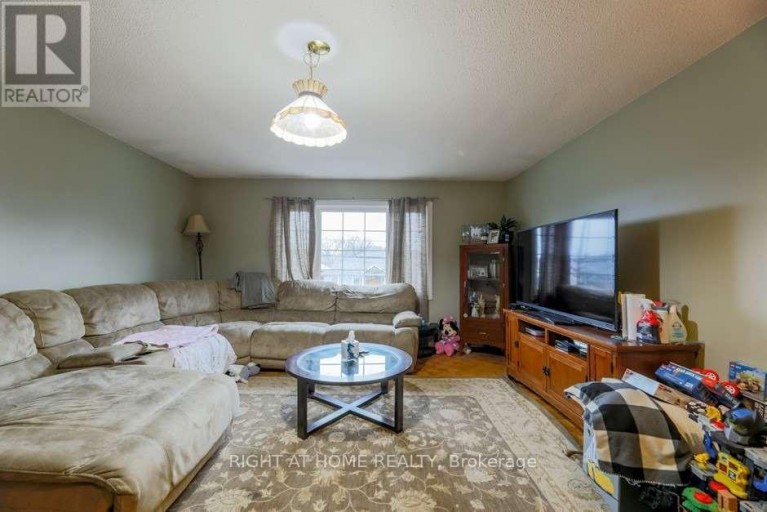 58 PARK STREET, Toronto (Birchcliffe-Cliffside), Ontario, M1N2N7