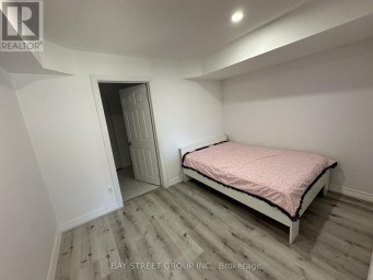 196 COLESBROOK ROAD Richmond Hill (Westbrook) Ontario photo 3