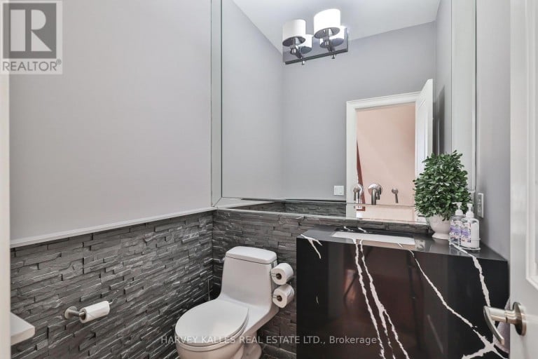 44 CHURCHILL AVENUE, Toronto (Willowdale West), Ontario, M2N1Y7