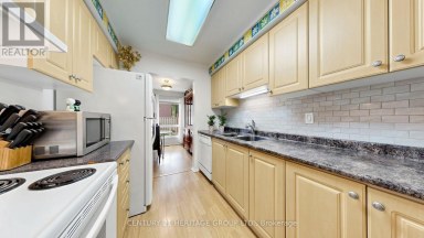 27 DUNKELD WAY Markham (Royal Orchard) Ontario photo 15
