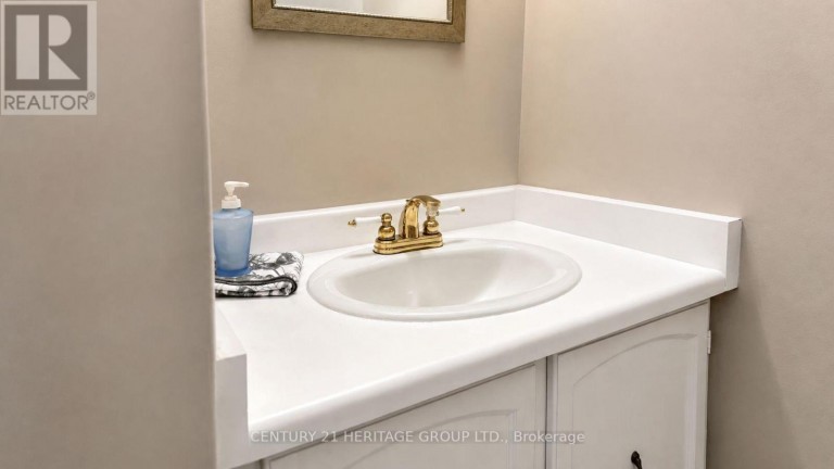 27 DUNKELD WAY, Markham (Royal Orchard), Ontario, L3T4Y8