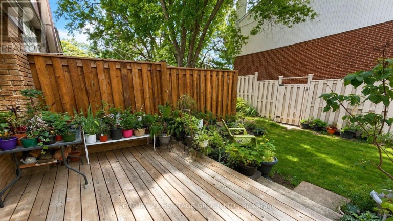 27 DUNKELD WAY, Markham (Royal Orchard), Ontario, L3T4Y8
